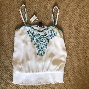 NWT White House black market embroidered top